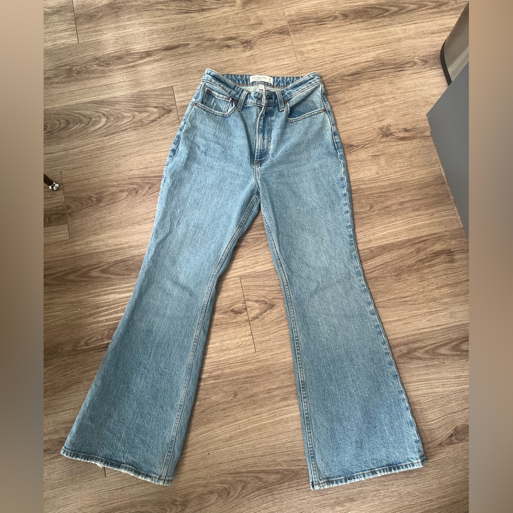 Abercrombie Curve Love Vintage Flare High Rise Jean 26 XS